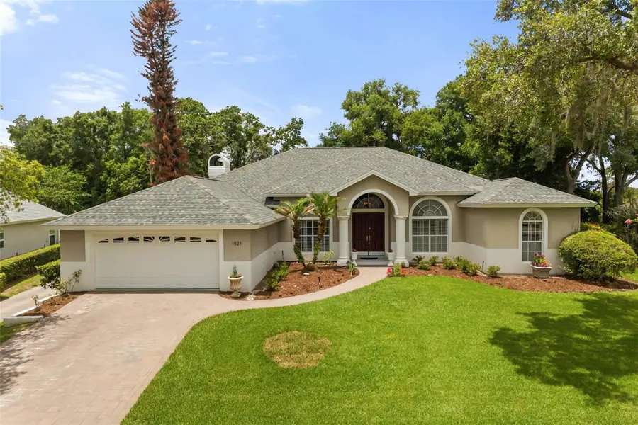 1521 EDGEWATER DR, Mount Dora, FL 32757