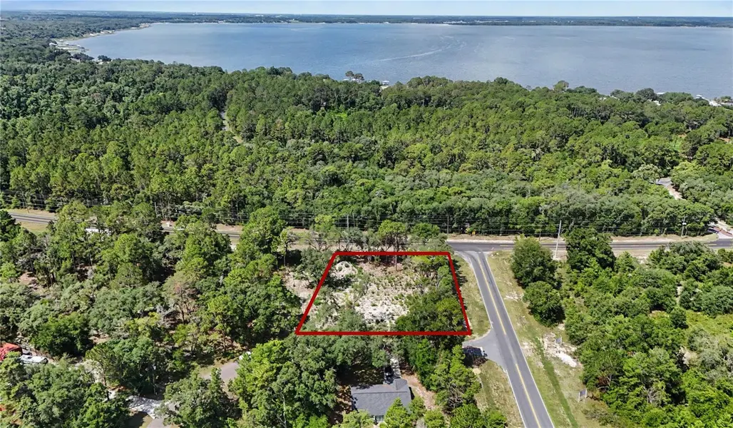 3 BAY DR, Ocklawaha, FL 32179