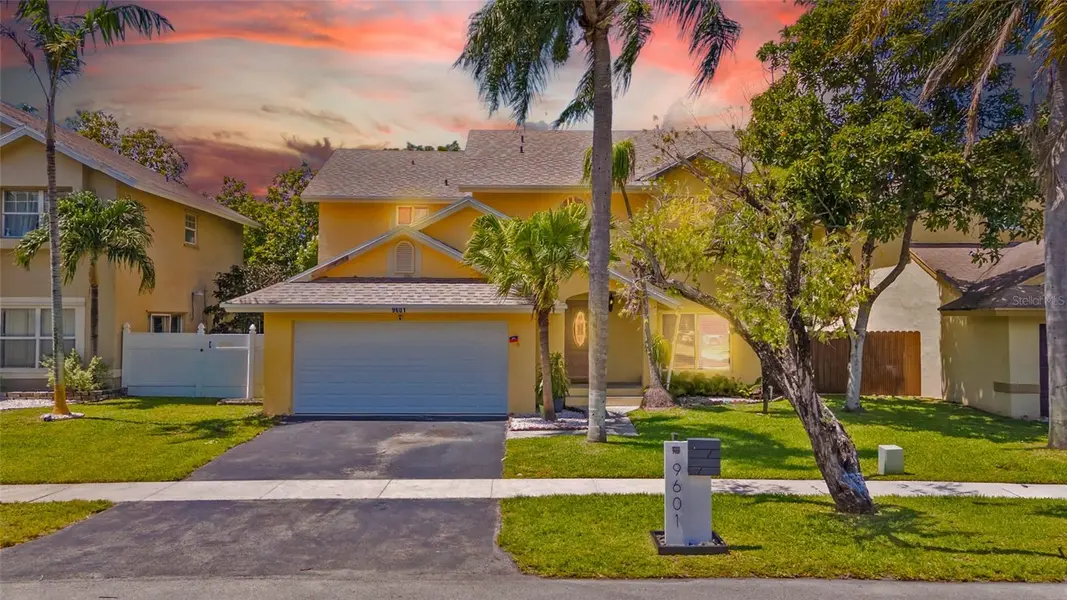 9601 SW 9TH CT, Pembroke Pines, FL 33025