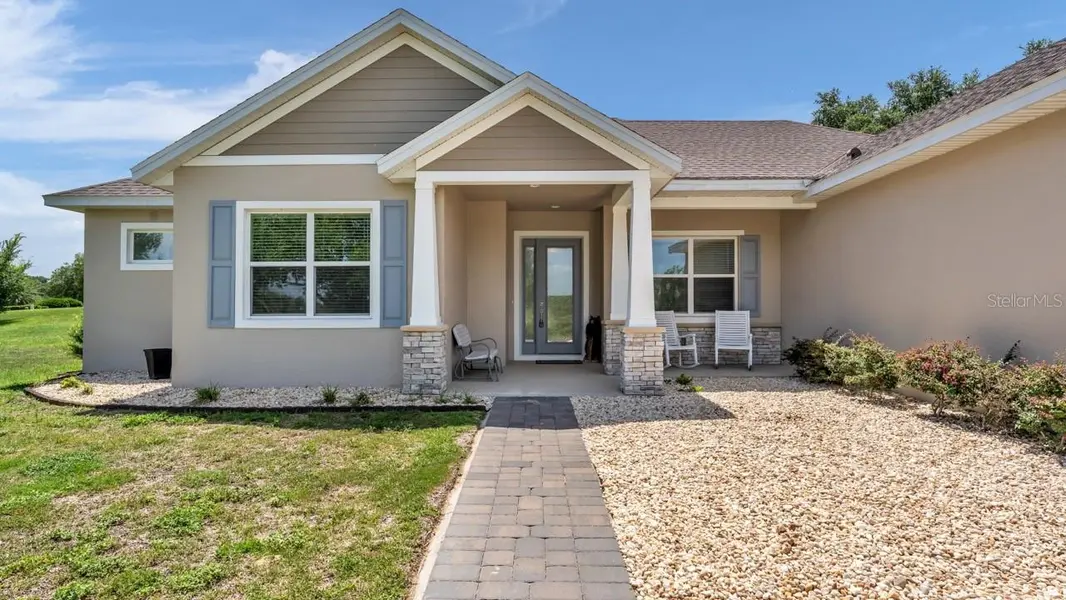 5701 CRESTVIEW DR, Lady Lake, FL 32159