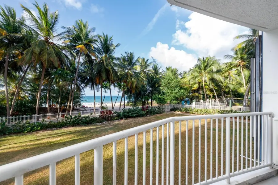 4633 AV. ISLA VERDE #105, Carolina, PR 00979