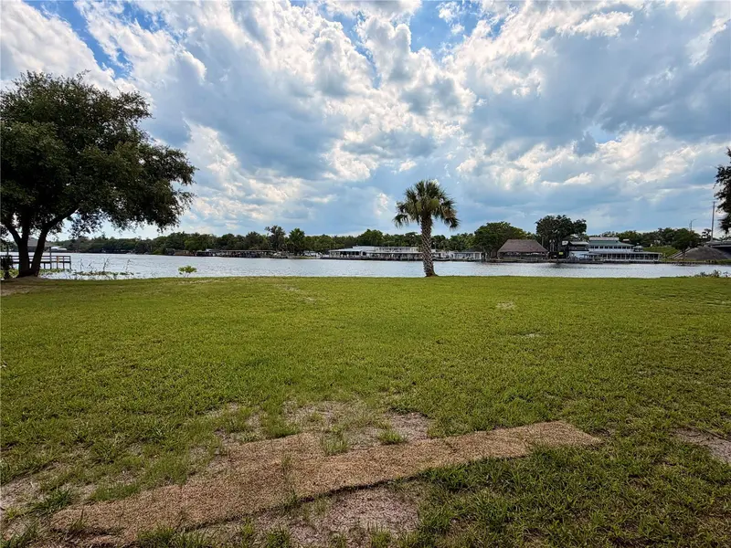 1570 RIVEREDGE CT, Astor, FL 32102