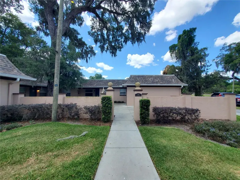 107 W CLAY AVE #4, Brandon, FL 33510