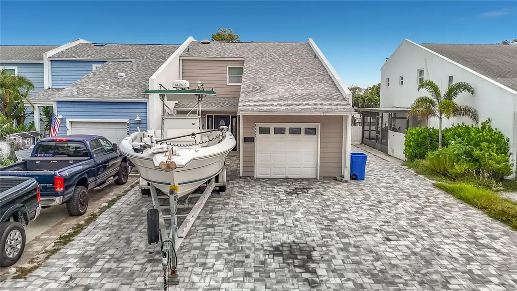 8725 BAY POINTE DR, Tampa, FL 33615