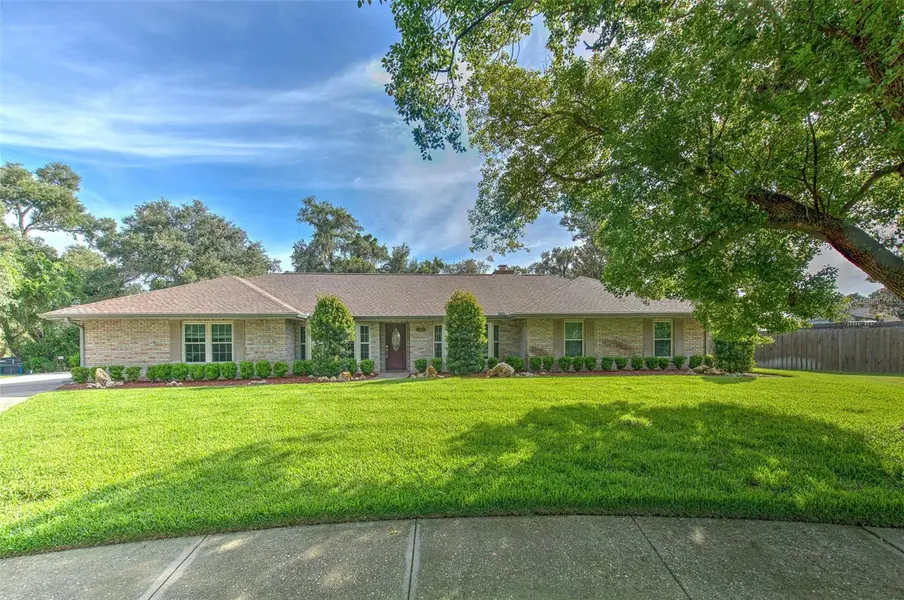 2102 WHITLOCK PL, Dover, FL 33527