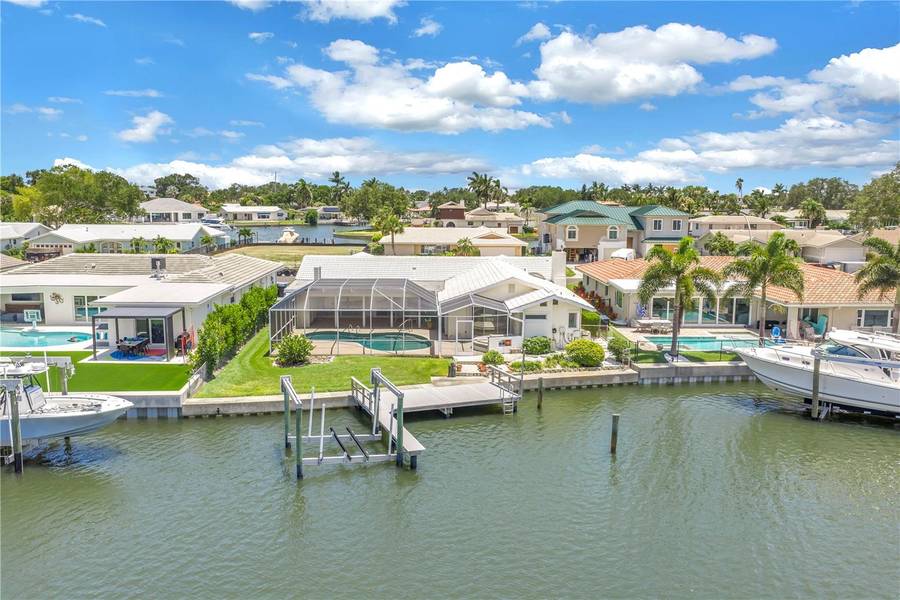 2067 MASSACHUSETTS AVE NE, St Petersburg, FL 33703