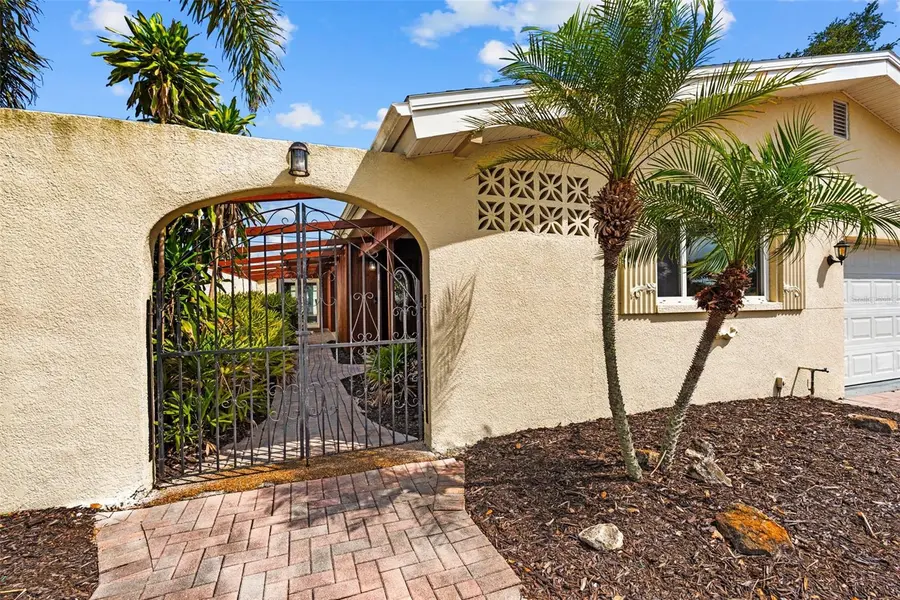 10472 ORANGE BLOSSOM LN, Seminole, FL 33772