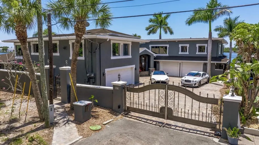 2785 BAYSIDE DR S, St Petersburg, FL 33705