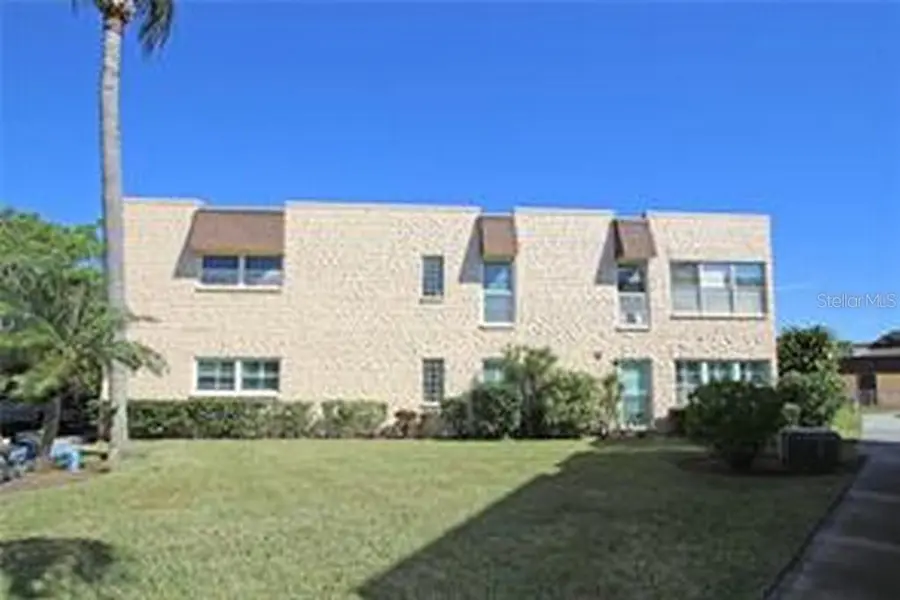 221 CEDARWOOD CIR #221, Seminole, FL 33777