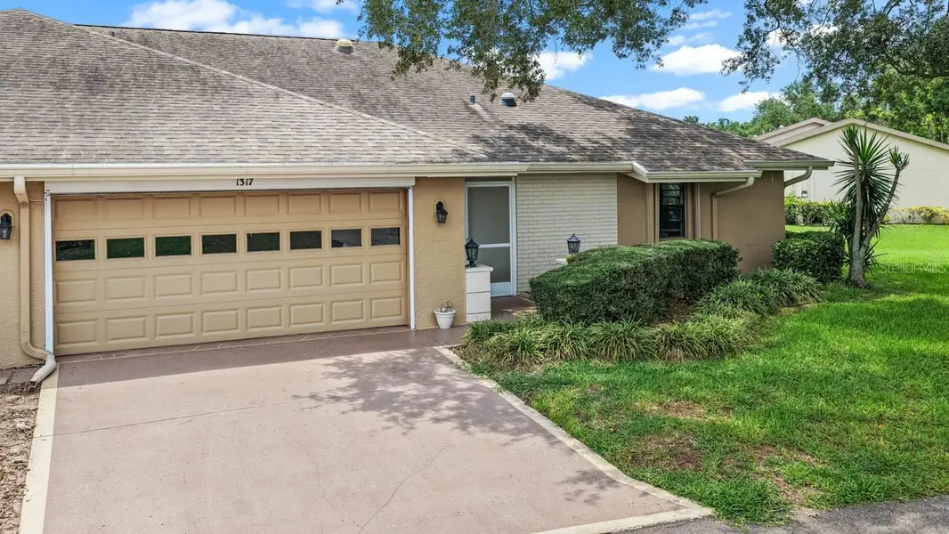 1317 LELAND DR, Sun City Center, FL 33573