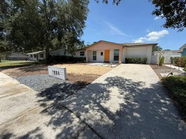 7904 WOODVINE CIR, Tampa, FL 33615