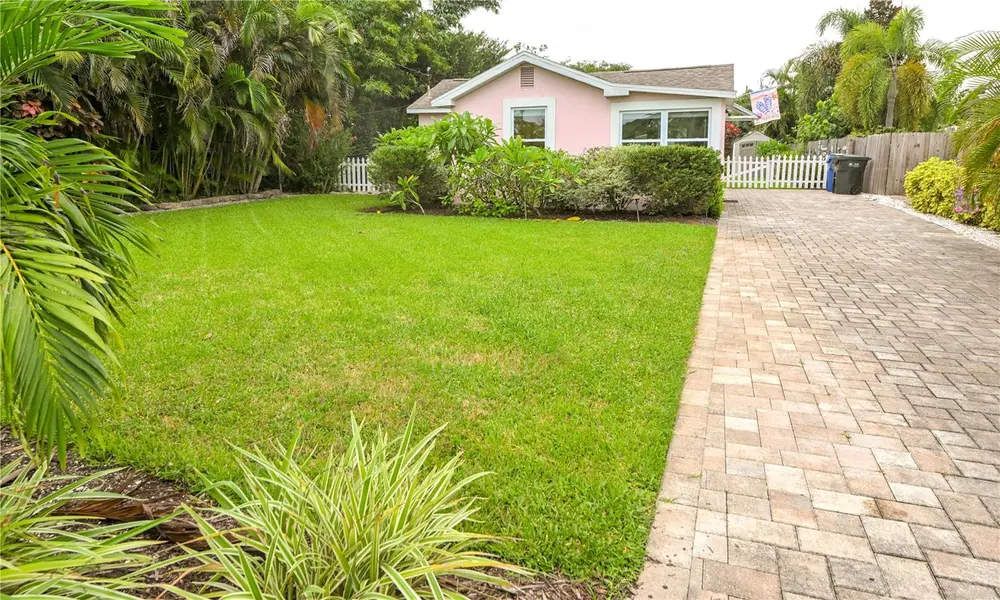 621 MEHLENBACHER RD, Belleair Bluffs, FL 33770