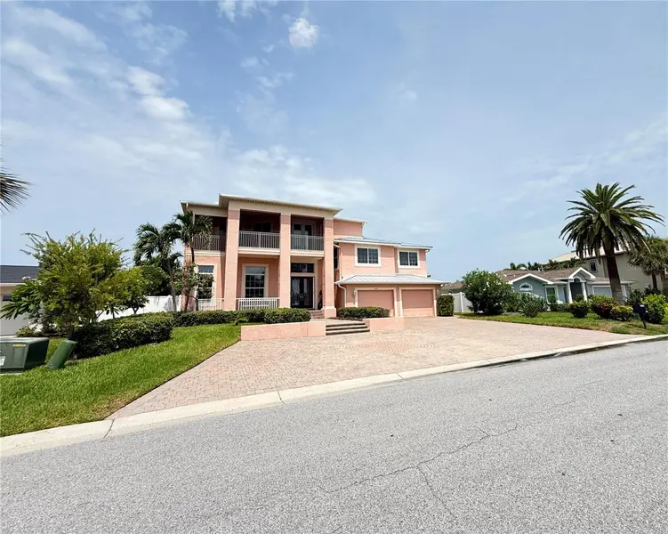 2216 DONATO DR, Belleair Beach, FL 33786