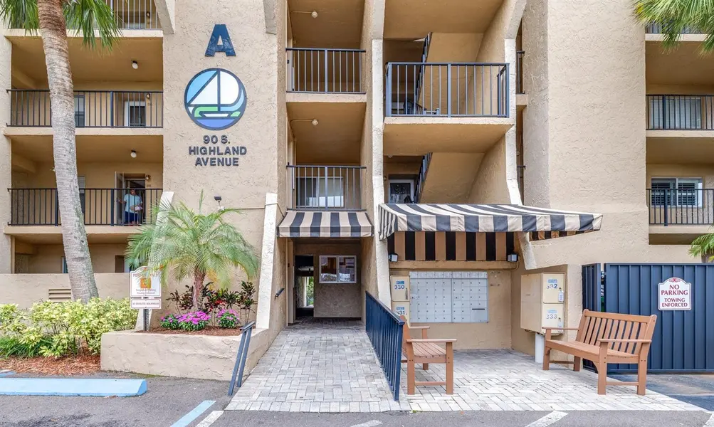 90 S HIGHLAND AVE #110, Tarpon Springs, FL 34689
