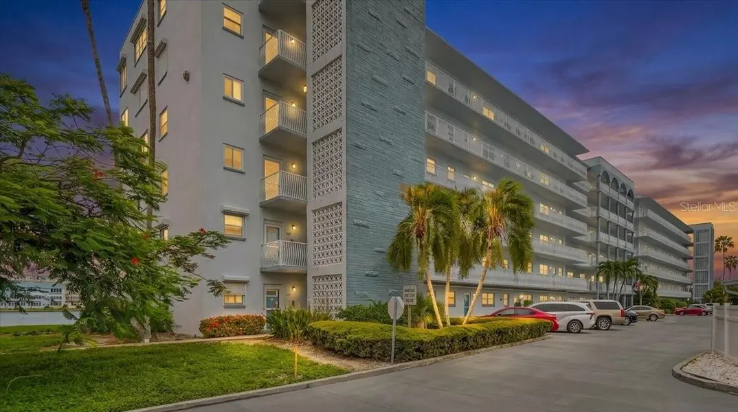 5925 SHORE BLVD S #302, Gulfport, FL 33707