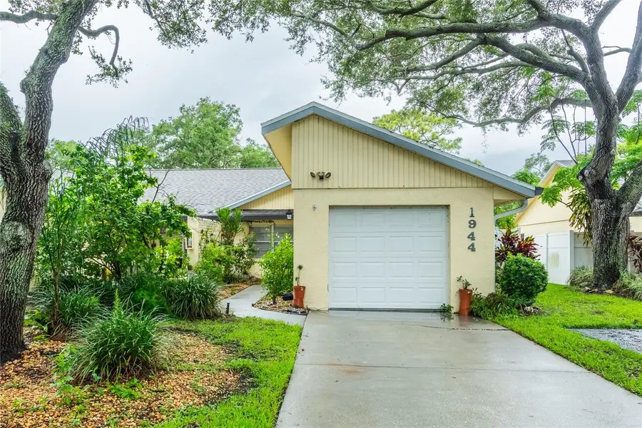 1944 ELAINE DR #1944, Clearwater, FL 33760