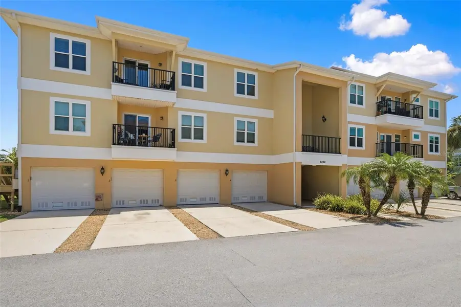 5064 ROYAL PALMS WAY #204, New Port Richey, FL 34652
