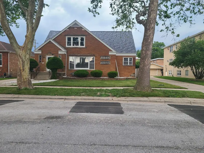 9316 S Harding AVE, Evergreen Park, IL 60805