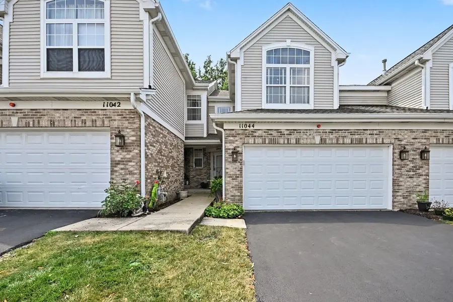 11044 72nd ST, Indian Head Park, IL 60525