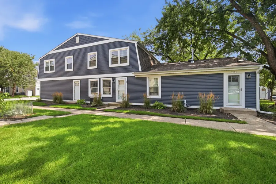 339 Farmington LN, Vernon Hills, IL 60061