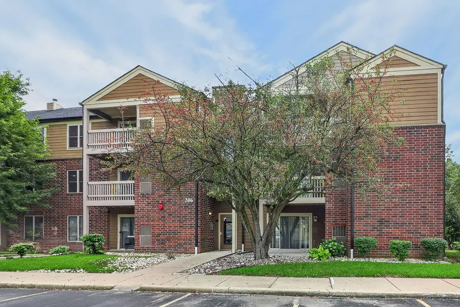 206 Glengarry DR #208, Bloomingdale, IL 60108