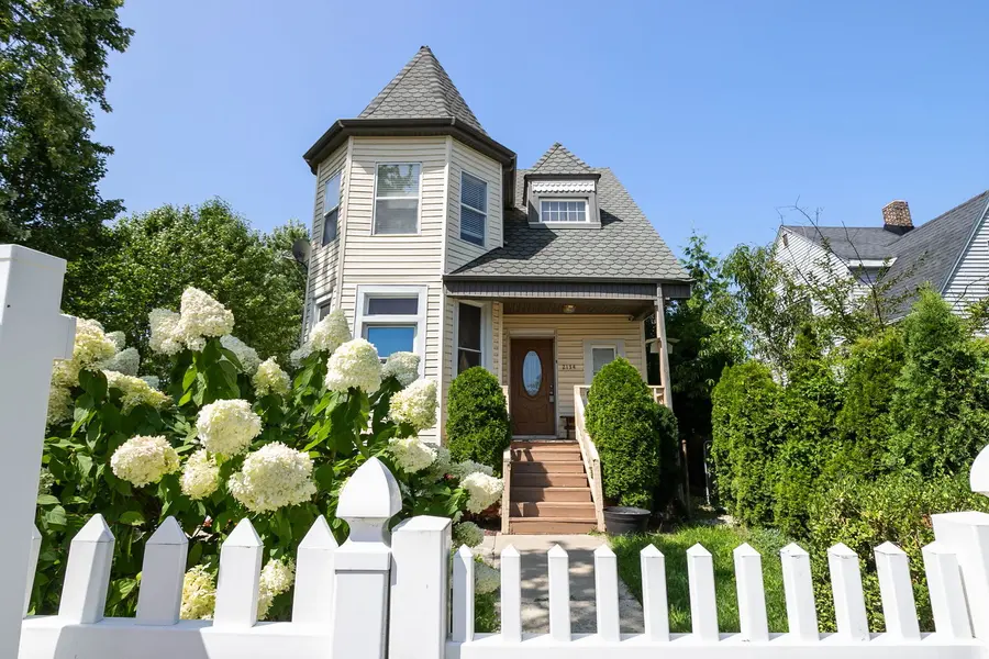 2134 Grove AVE, North Chicago, IL 60064