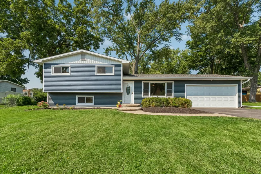 10009 NW Circle DR, Richmond, IL 60071