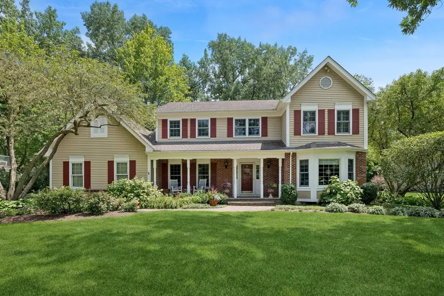 2104 Kenton LN, Libertyville, IL 60048
