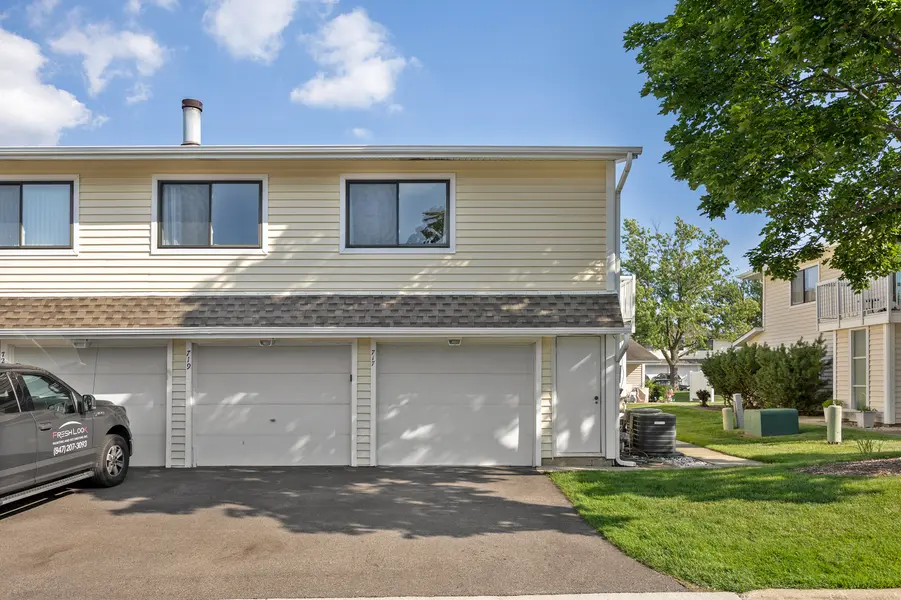 717 Whitesail DR #717, Schaumburg, IL 60194