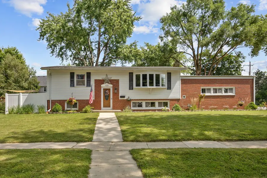 1120 S 12th AVE, St. Charles, IL 60174
