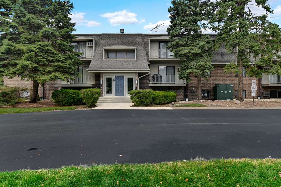 228 E Bailey RD #A, Naperville, IL 60565