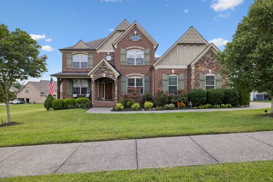 7005 Marwood Dr, College Grove, TN 37046