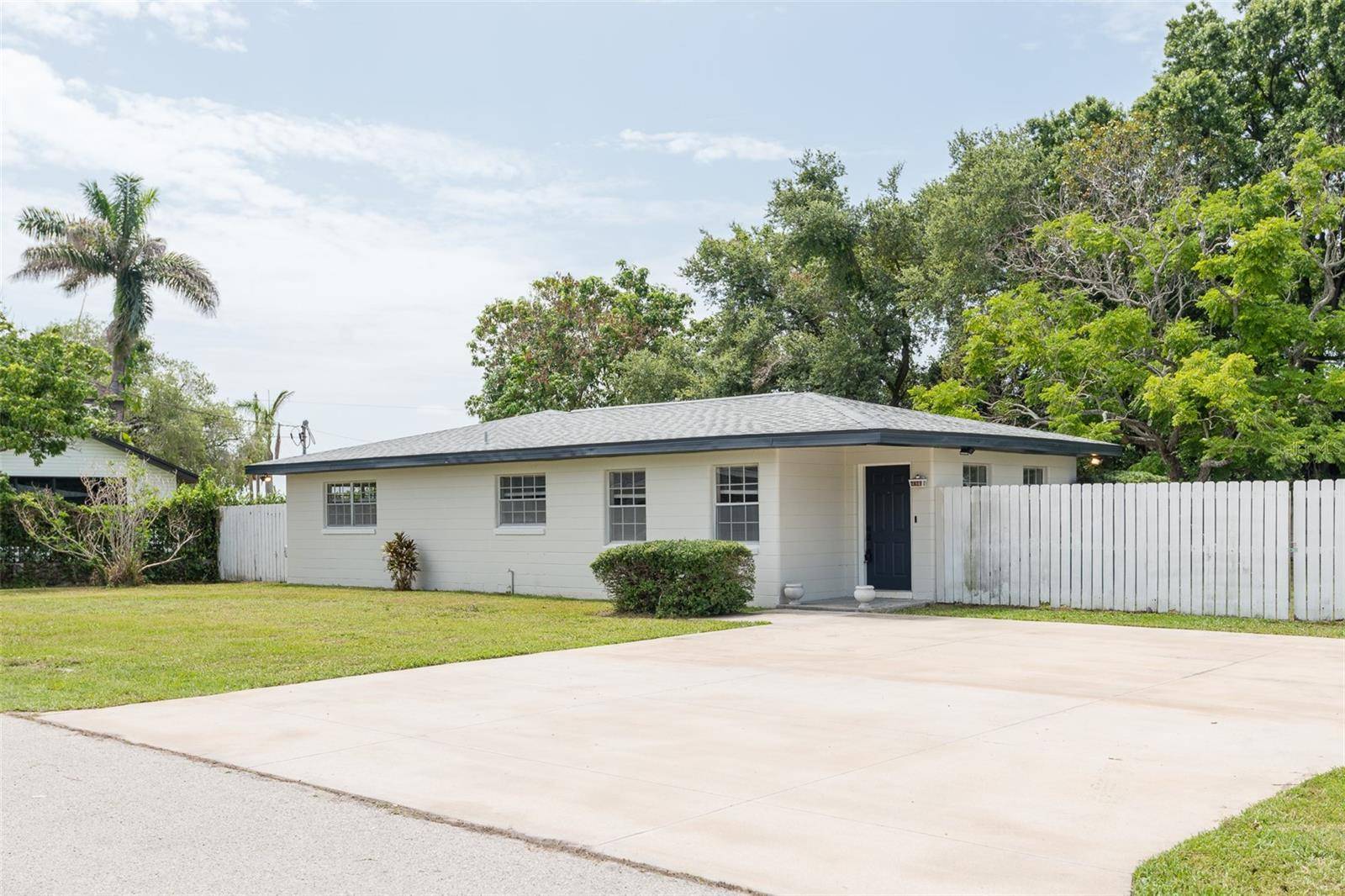 2421 LINSEY ST, Tampa, FL 33605