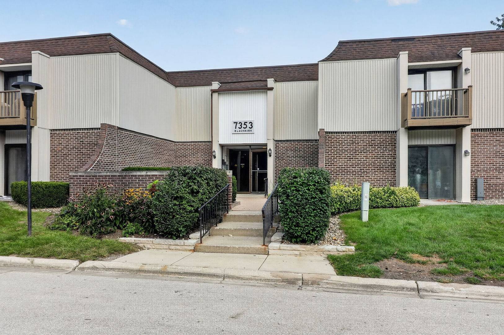 7353 Blackburn AVE #K106, Downers Grove, IL 60516