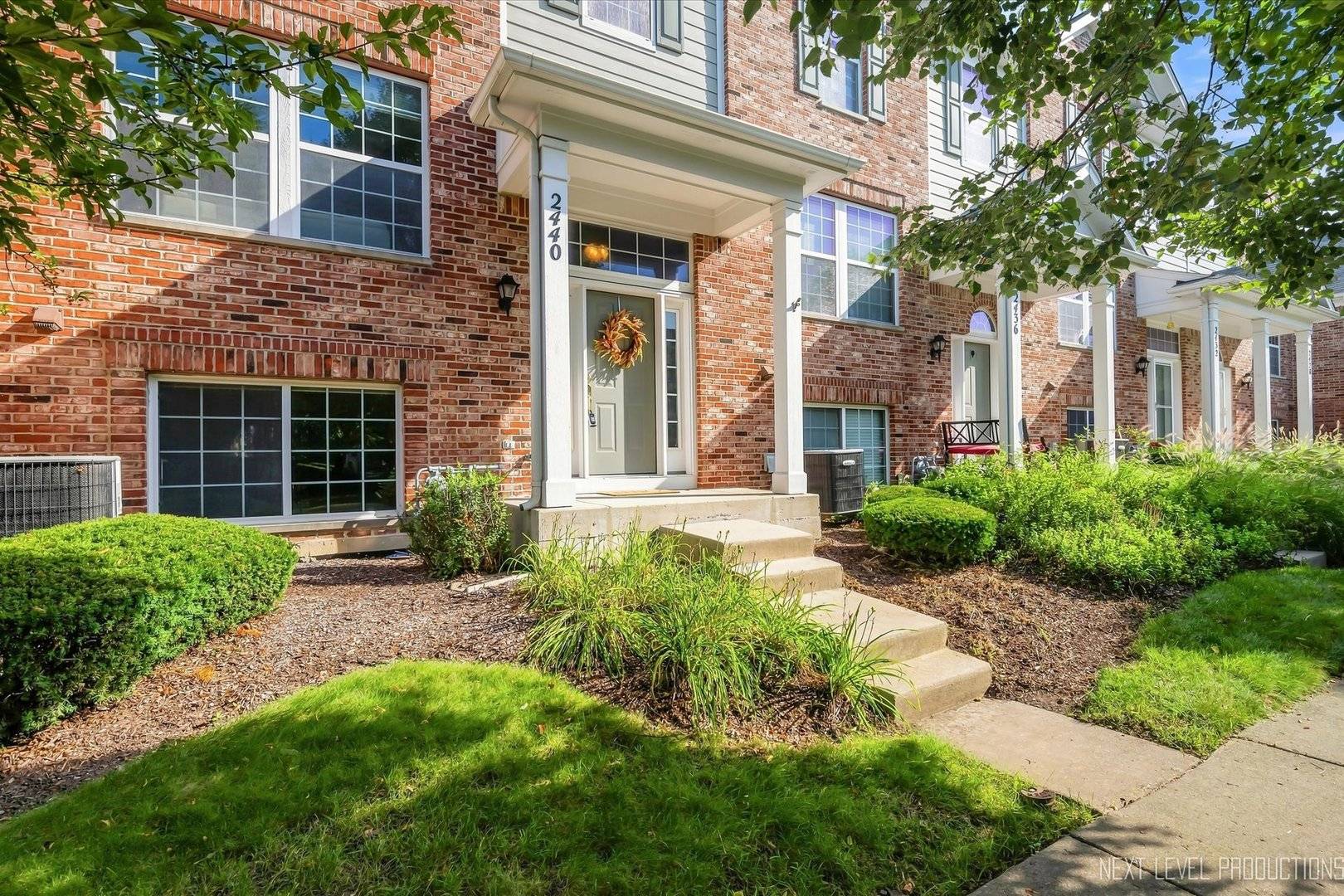 2440 Anna WAY #2440, Elgin, IL 60124