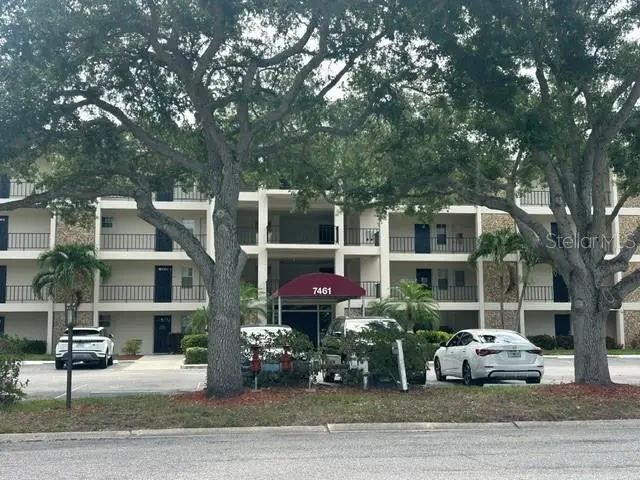 7461 W COUNTRY CLUB DR N #402, Sarasota, FL 34243