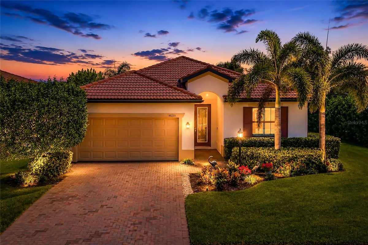 10233 LOCH LOMOND DR, Bradenton, FL 34211