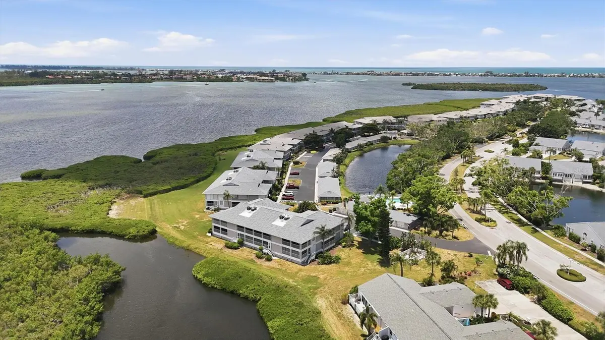 1103 EDGEWATER CIR #1103, Bradenton, FL 34209