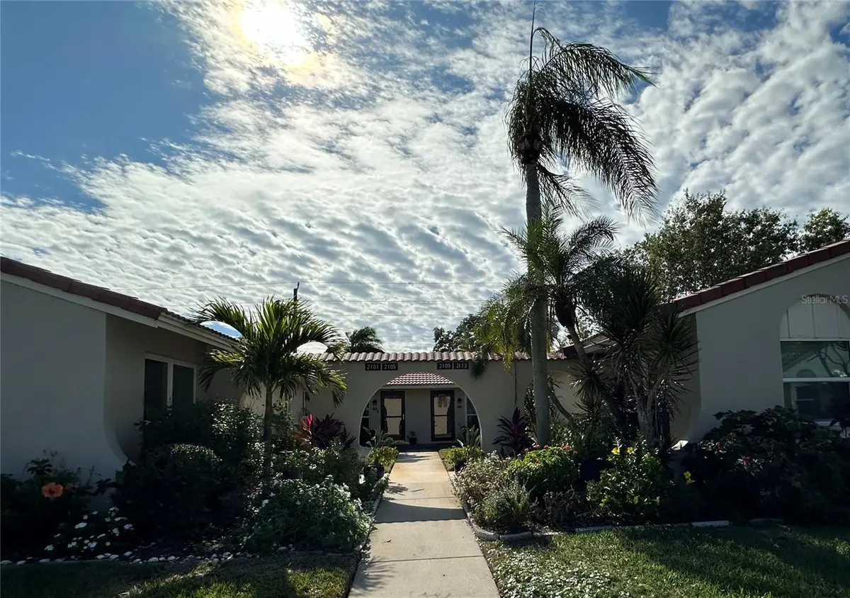 2105 PUEBLO CIR #V2, Sarasota, FL 34231