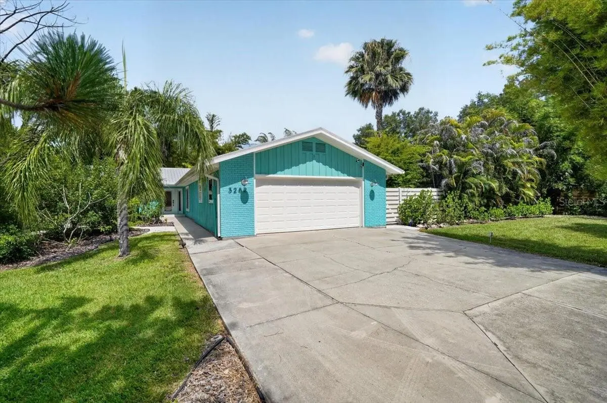 3282 TOBERO LN, Sarasota, FL 34235