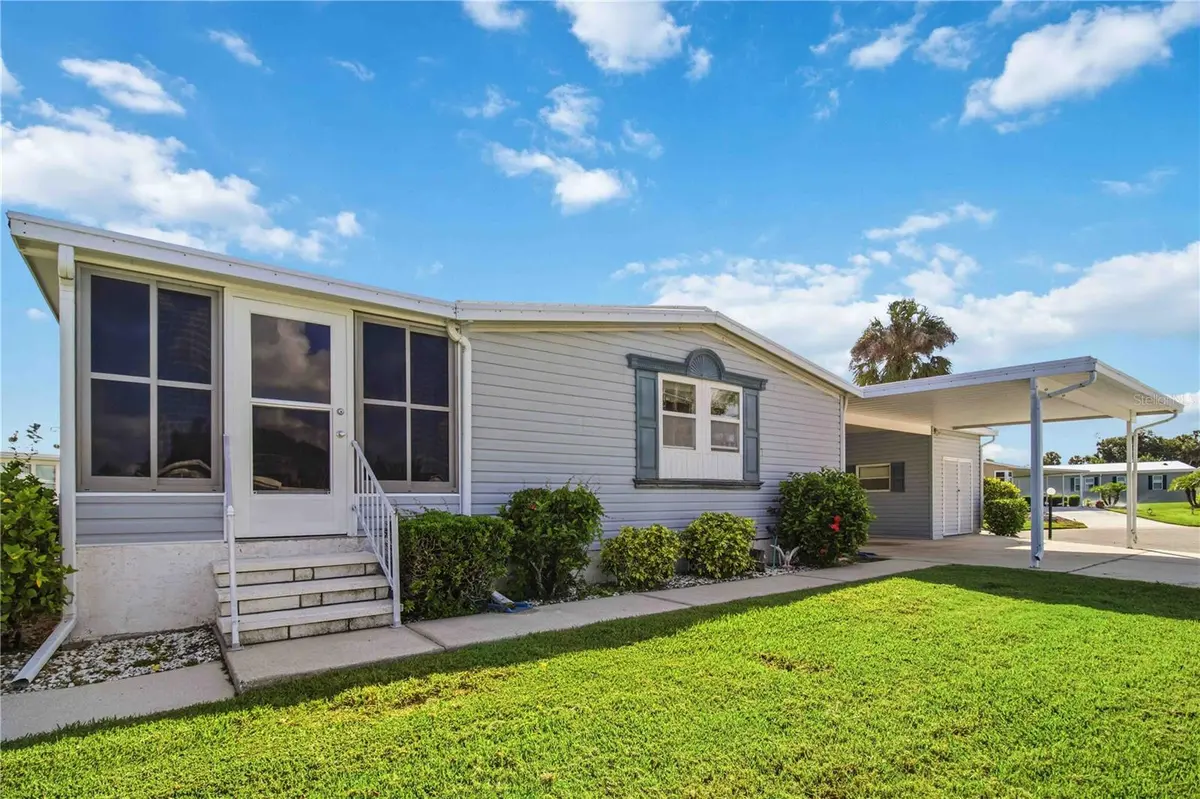 8476 IMPERIAL CIR, Palmetto, FL 34221