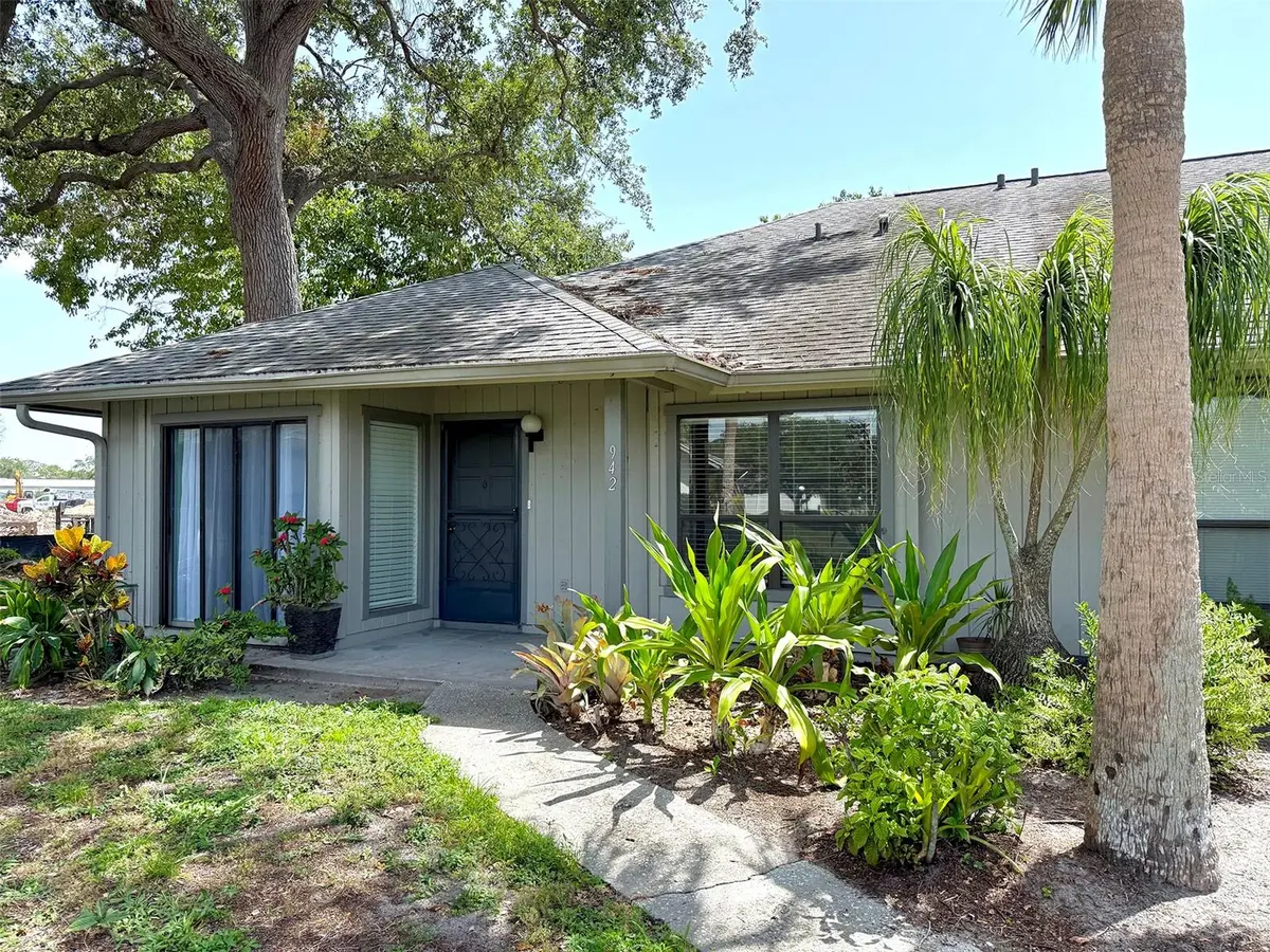 942 N BENEVA RD #V28, Sarasota, FL 34232