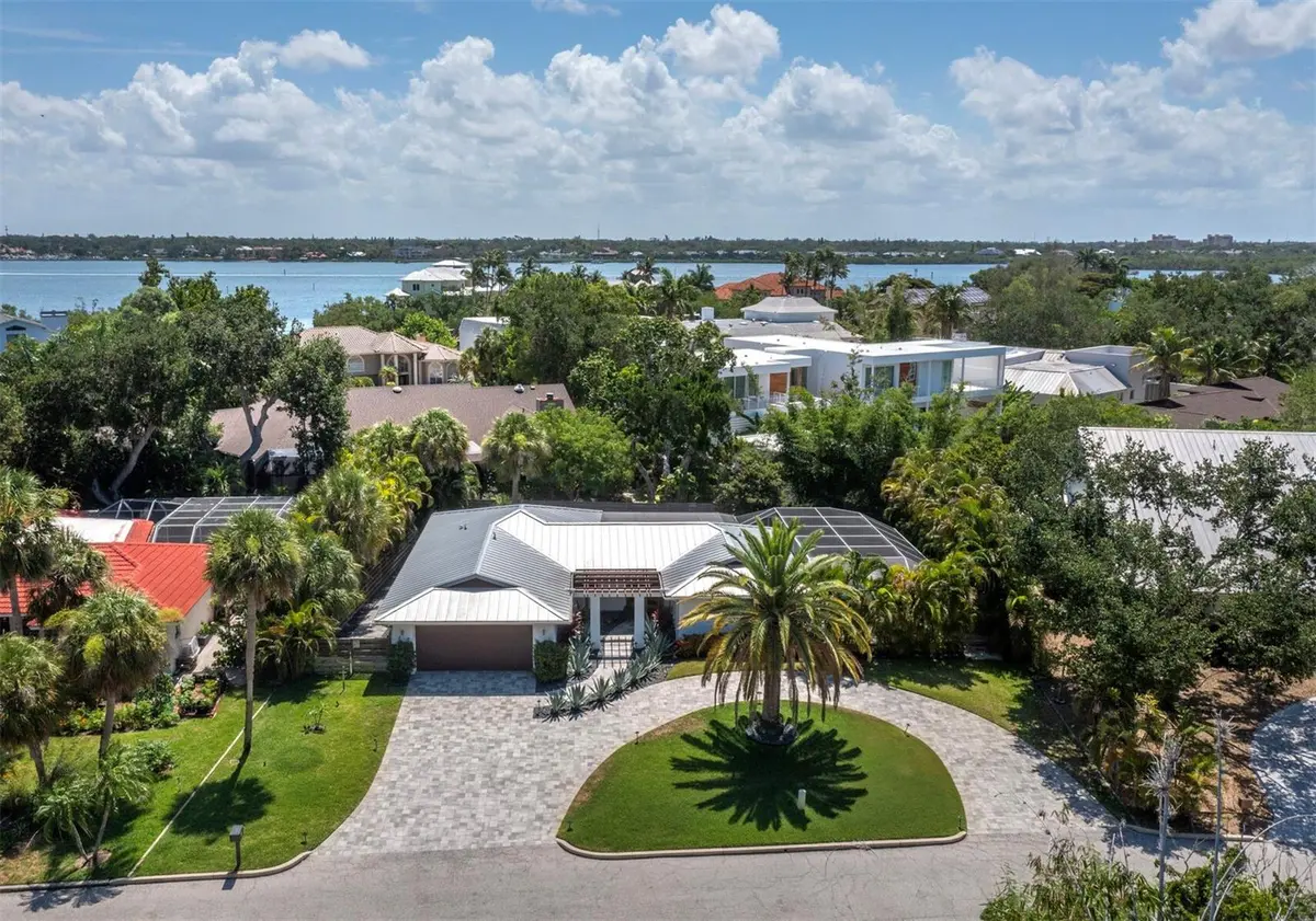 622 TROPICAL CIR, Sarasota, FL 34242