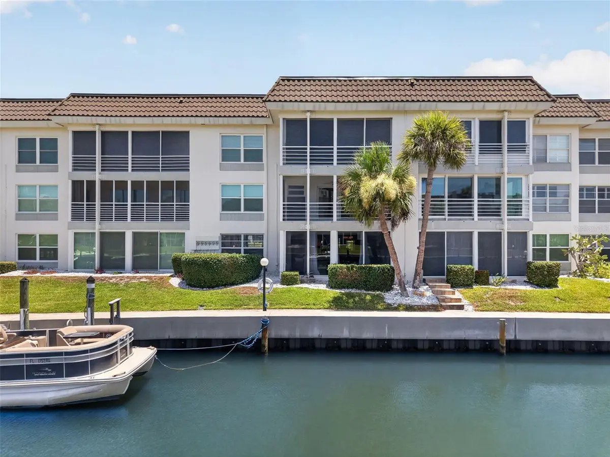 4390 EXETER DR #107, Longboat Key, FL 34228