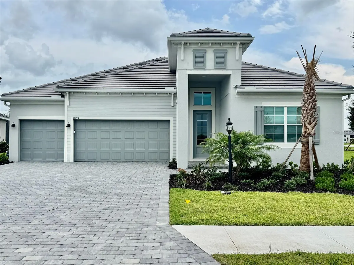 19227 SCALLOP LOOP, Lakewood Ranch, FL 34211