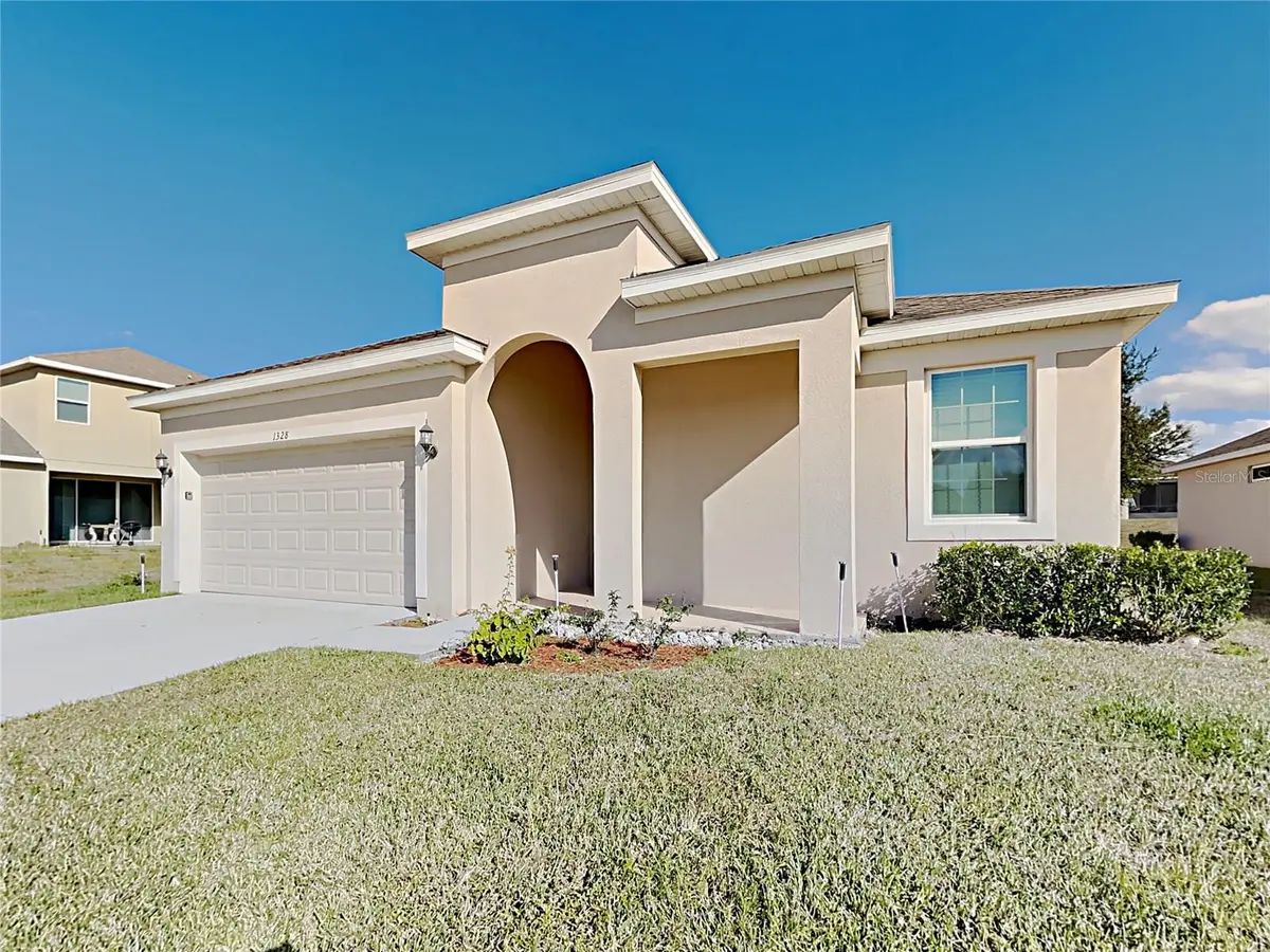 1328 ARONIMINIK DR, Mount Dora, FL 32757