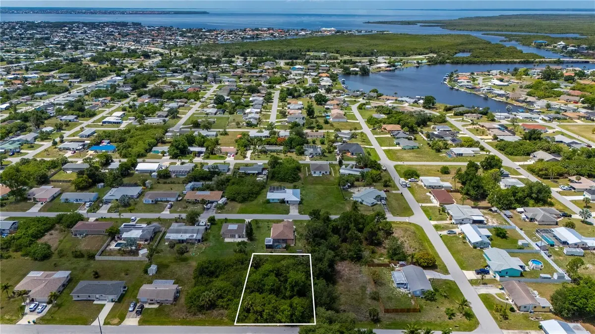 209 FORREST AVE NW, Port Charlotte, FL 33952