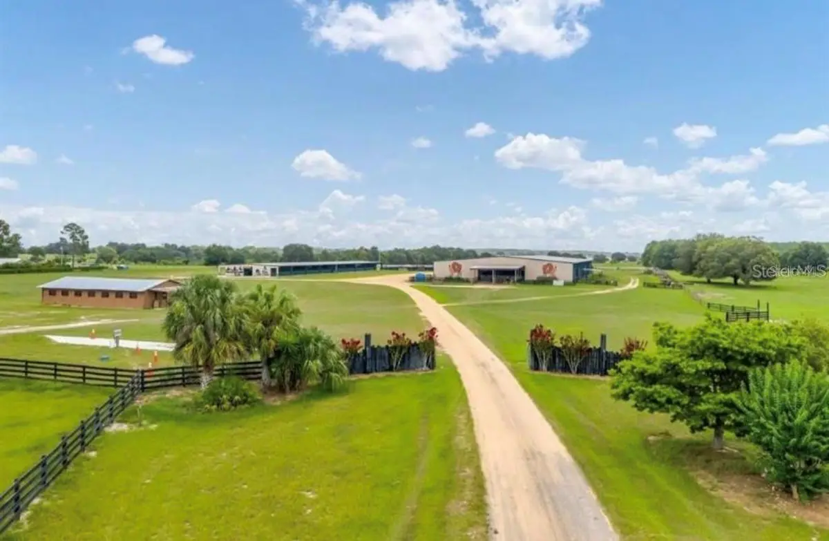 40812 GRAYS AIRPORT RD, Lady Lake, FL 32159