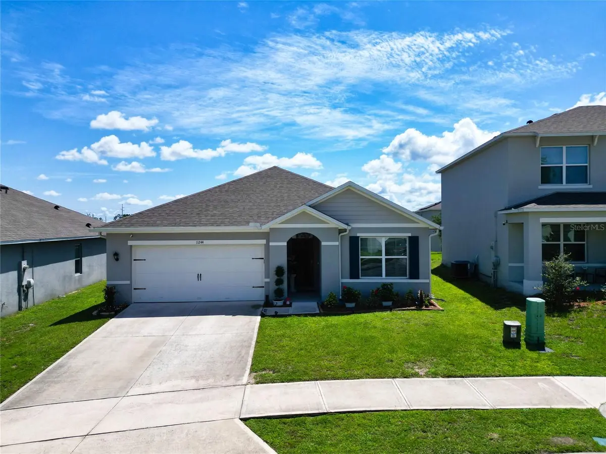 11244 AMBER RIDGE DR, Zellwood, FL 32798