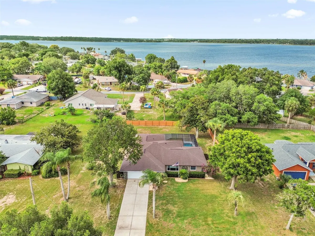 5202 SYDNEY RD, Fruitland Park, FL 34731
